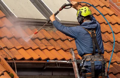 Démoussage et hydrofuge de toiture à Montmain